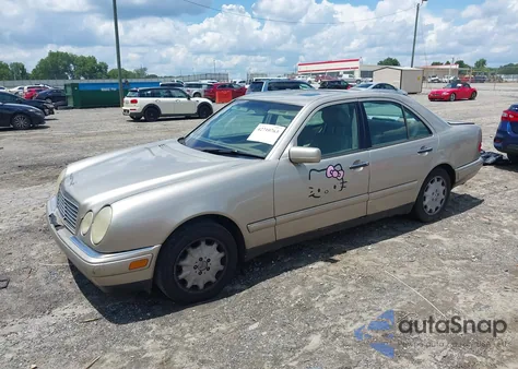 1998 Mercedes-Benz E 320 from USA, damaged, VIN WDBJF65F3WA546814